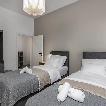 4 Bedroom Stunning In Dom wakacyjny Crikvenica