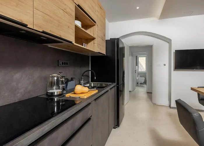 4 Bedroom Stunning In *