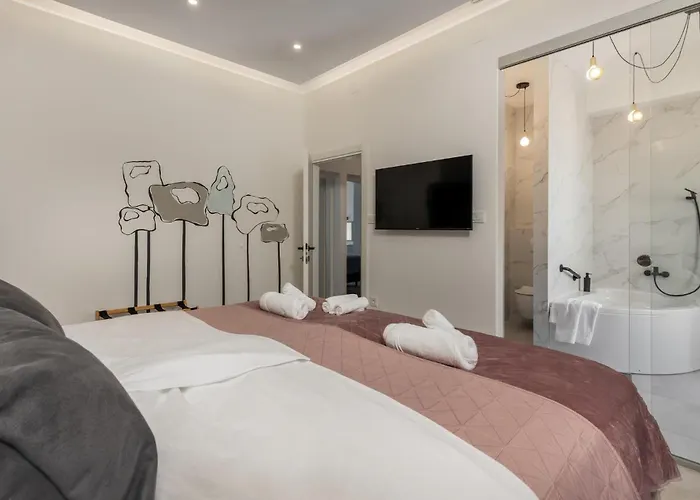 4 Bedroom Stunning In Casa vacanze