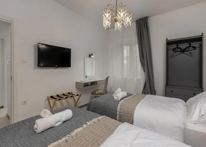 4 Bedroom Stunning In Casa vacanze *