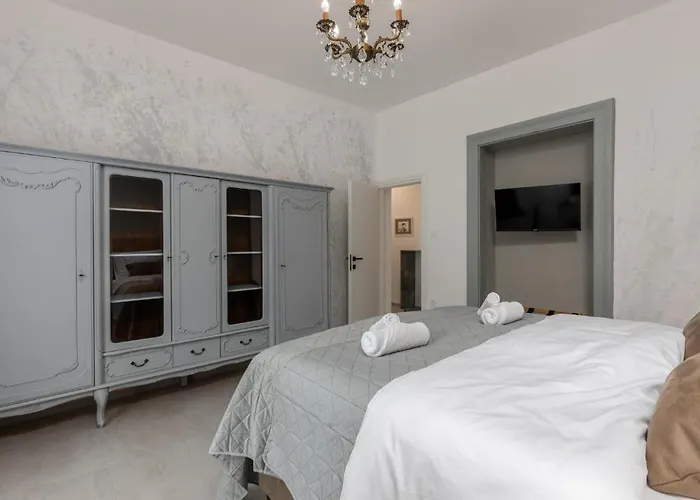 4 Bedroom Stunning In Casa vacanze *