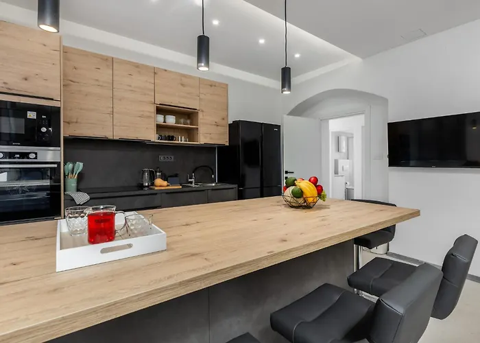 4 Bedroom Stunning In Casa vacanze Crikvenica
