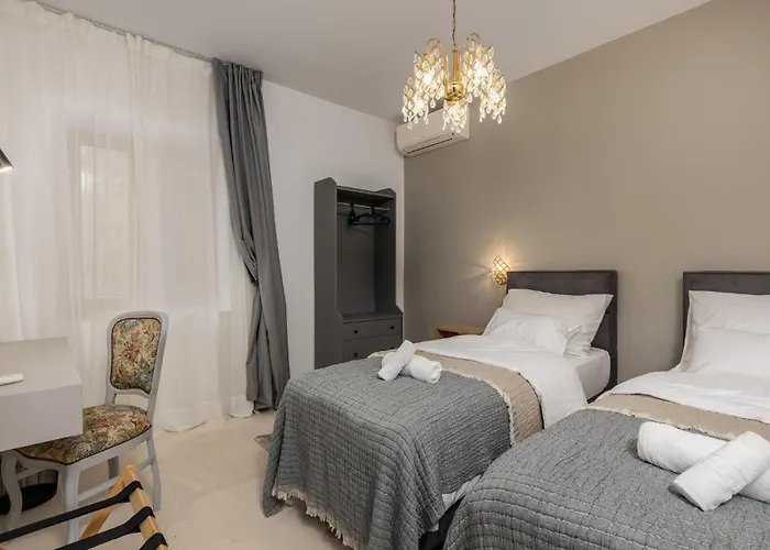 4 Bedroom Stunning In Casa vacanze
