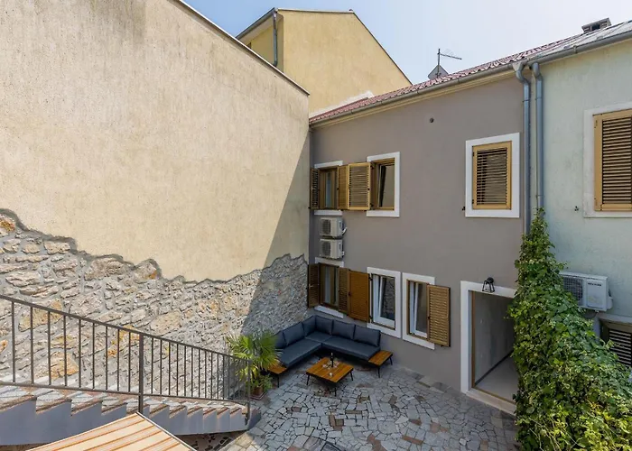 4 Bedroom Stunning In Casa vacanze Crikvenica