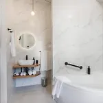 Dom wakacyjny 4 Bedroom Lovely In *