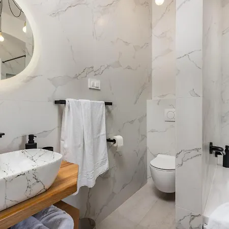 4 Bedroom Stunning In 別荘 ツリクヴェニツァ
