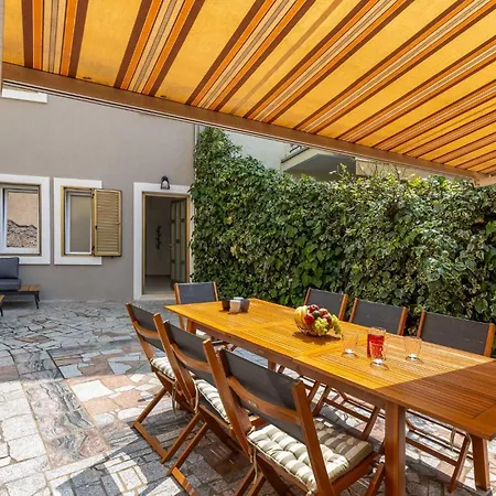 Semesterbostad 4 Bedroom Lovely In *